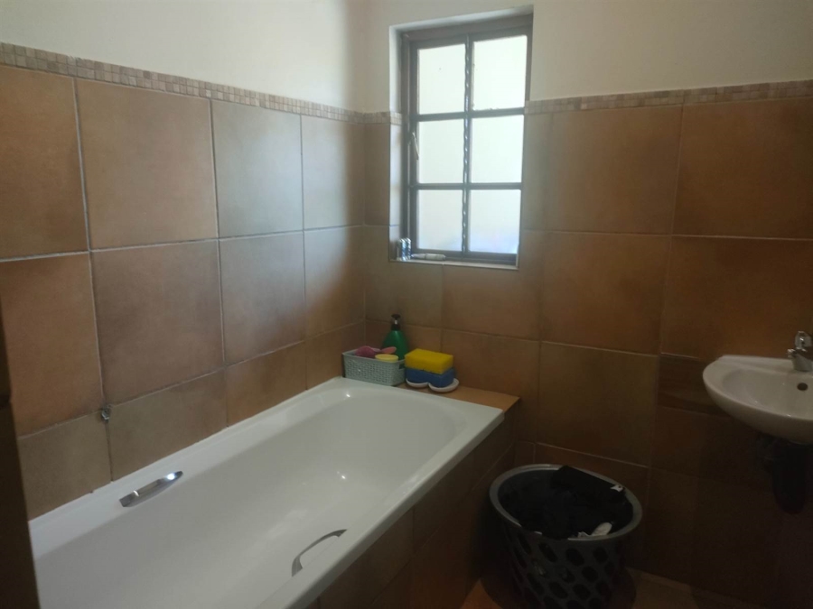 To Let 3 Bedroom Property for Rent in Meerhof North West